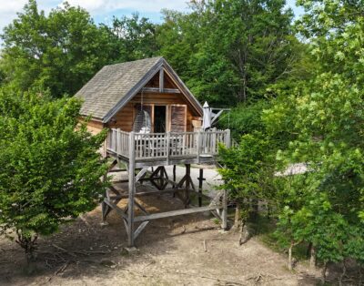 Cabane perchée Faon
